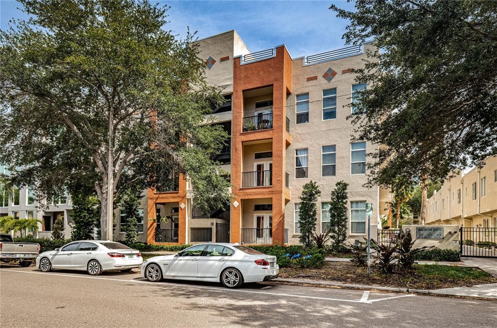 535 4TH AVENUE S UNIT 4 ST PETERSBURG, FL 33701