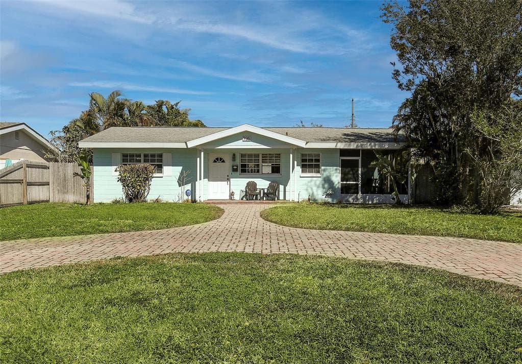 735 42ND AVENUE NE ST PETERSBURG, FL 33703