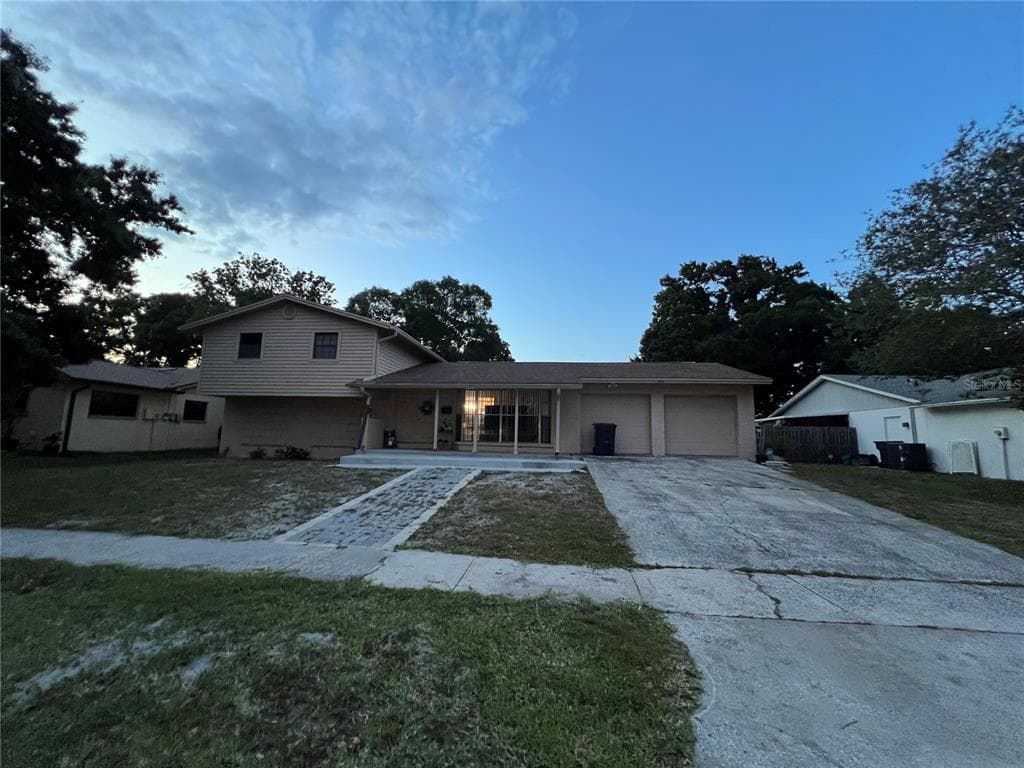 8313 W ELM STREET