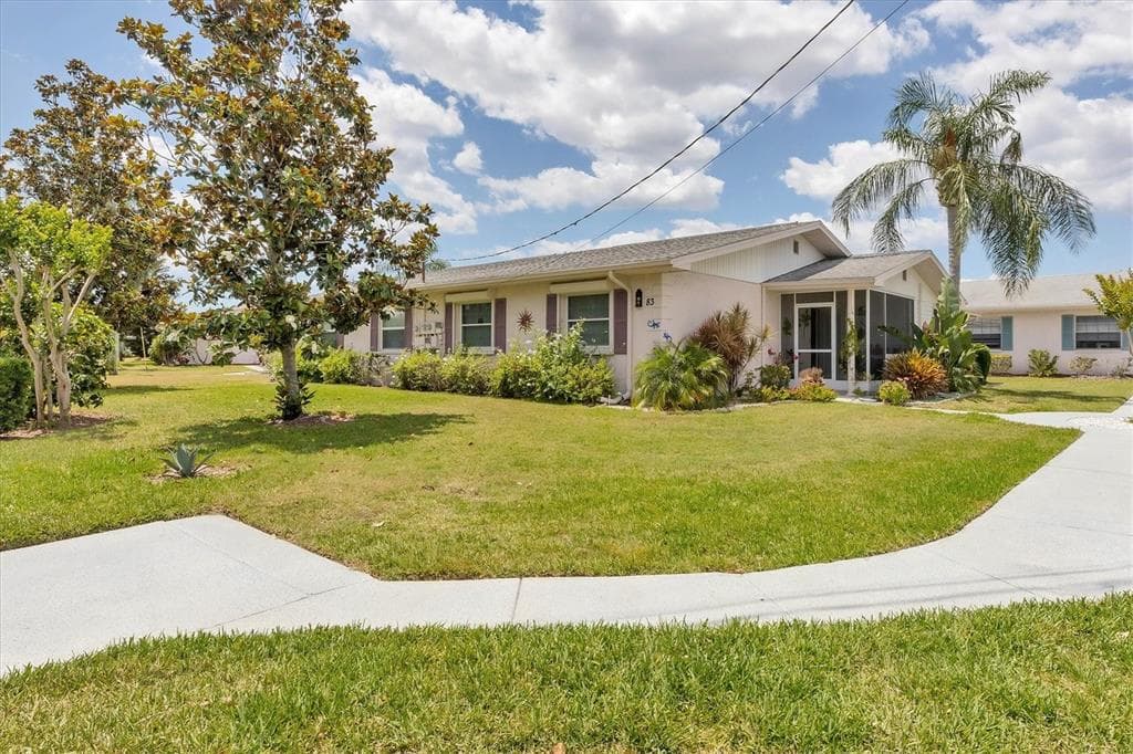 301 CANTON COURT UNIT 83 SUN CITY CENTER, FL 33573