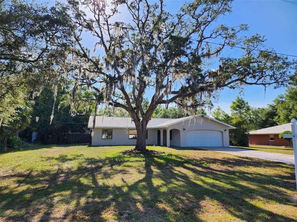 6135 FAIRWAY DRIVE RIDGE MANOR, FL 33523