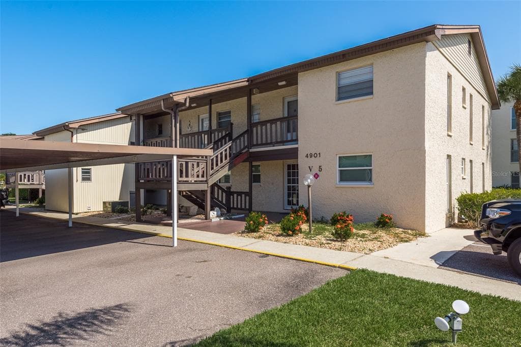 4901 ONYX LANE UNIT 203 NEW PORT RICHEY, FL 34652