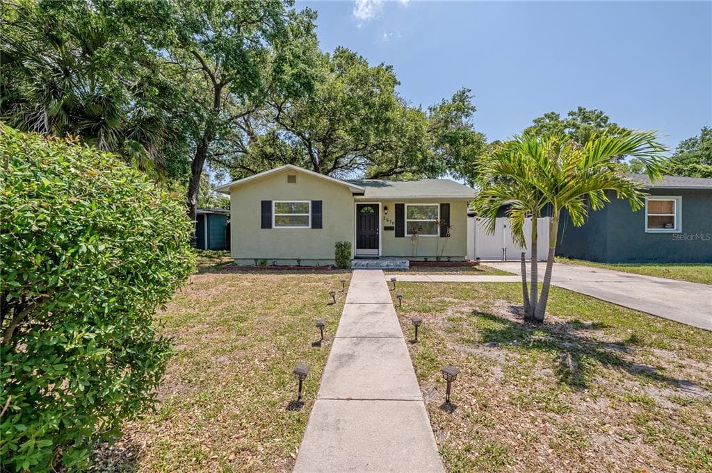 2830 IVANHOE WAY S ST PETERSBURG, FL 33705