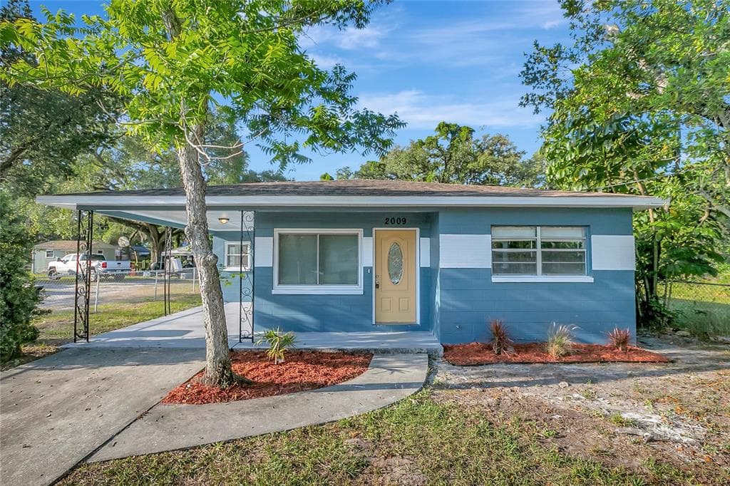 2009 E NORTH BAY STREET TAMPA, FL 33610