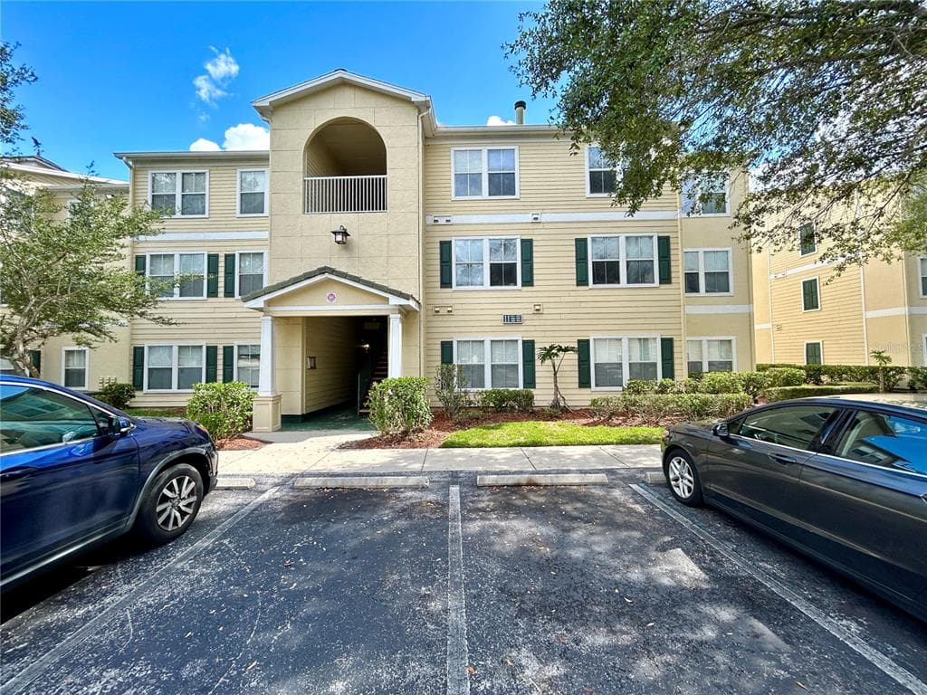 18193 BRIDLE CLUB DRIVE UNIT 18193 TAMPA, FL 33647
