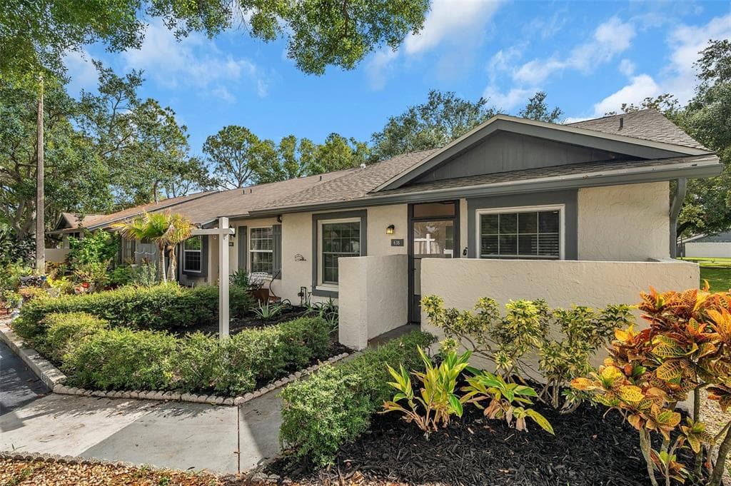 638 CAPISTRANO COURT LARGO, FL 33771