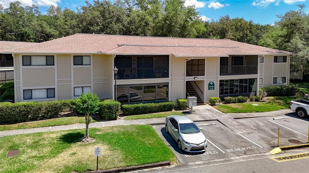 6008 LAKETREE LANE UNIT F TEMPLE TERRACE, FL 33617