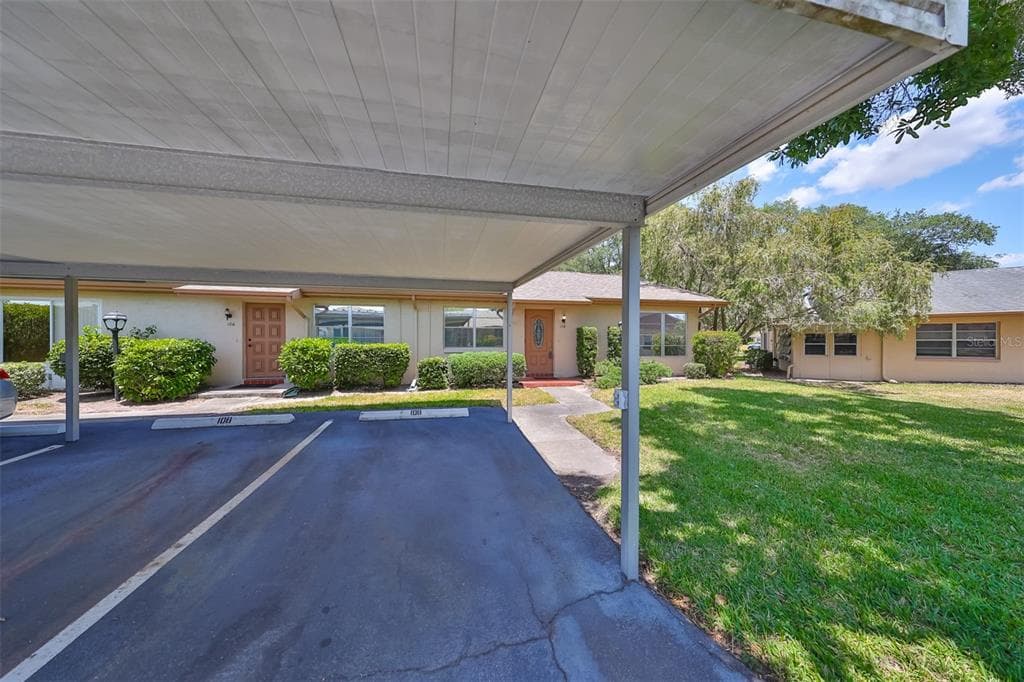 108 GLOUCESTER BOULEVARD SUN CITY CENTER, FL 33573