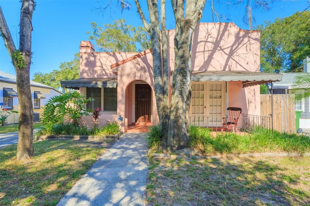 1204 E CRENSHAW STREET TAMPA, FL 33604