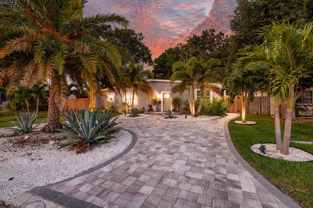 3819 HUNTINGTON STREET NE ST PETERSBURG, FL 33703