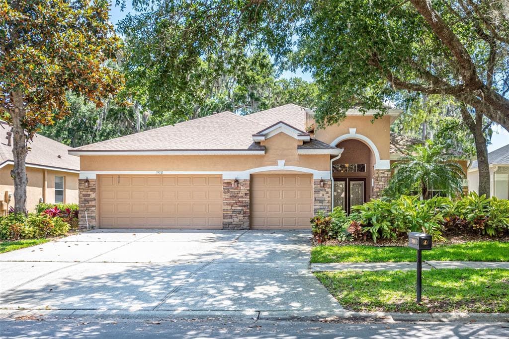 5918 TEALWATER PLACE LITHIA, FL 33547