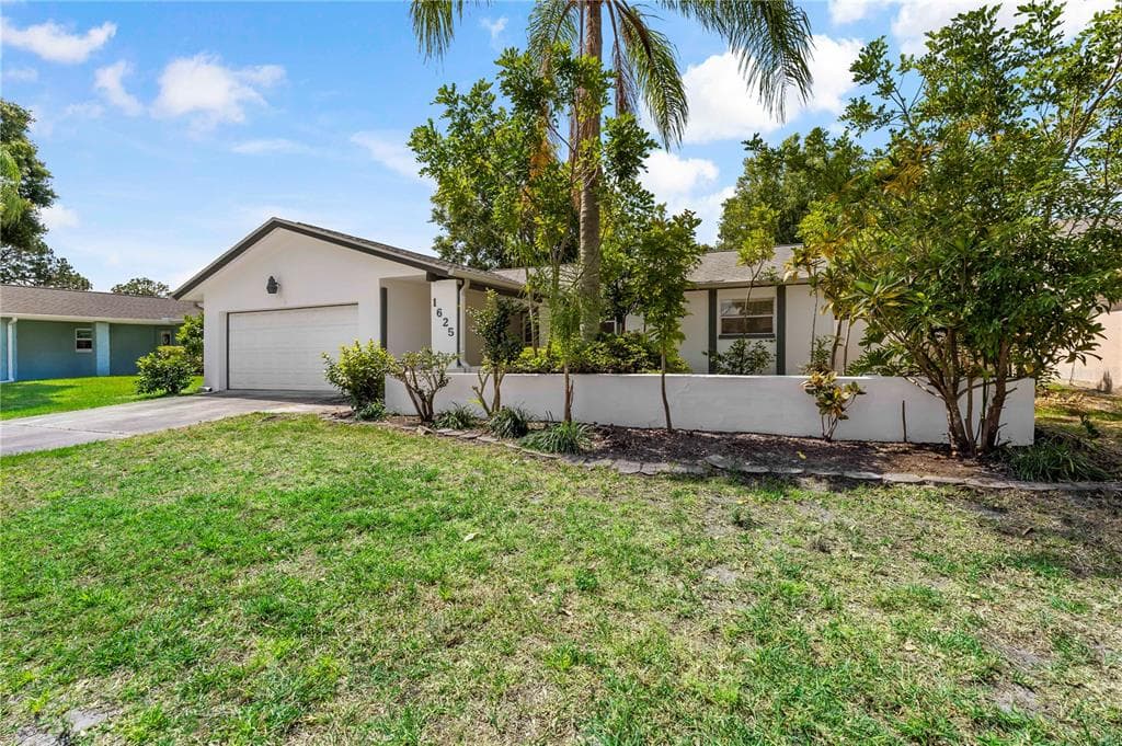 1625 DALE CIRCLE S DUNEDIN, FL 34698