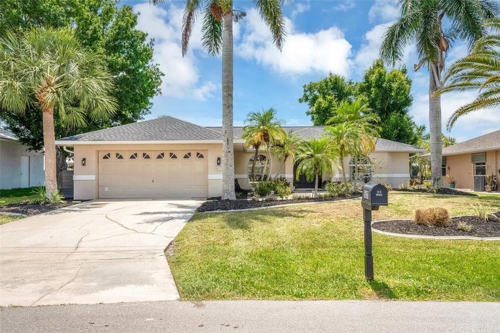 517 PHILODENDRON PUNTA GORDA, FL 33955