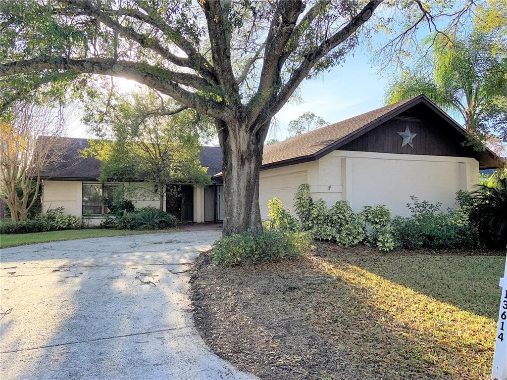 13614 CLUBSIDE DRIVE TAMPA, FL 33624