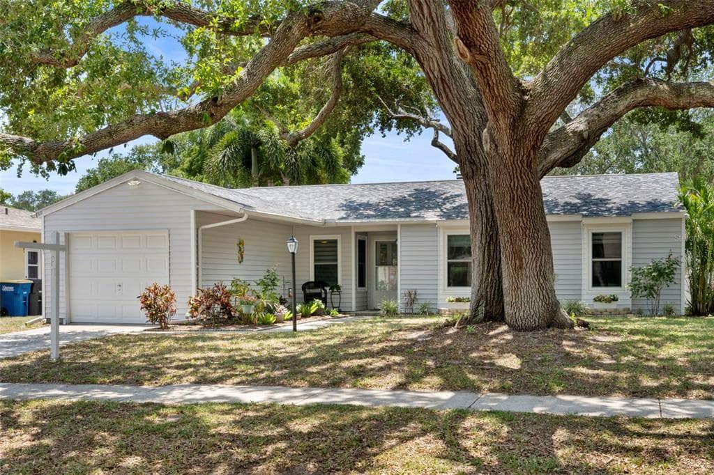 2061 CHARTER OAKS DRIVE CLEARWATER, FL 33763
