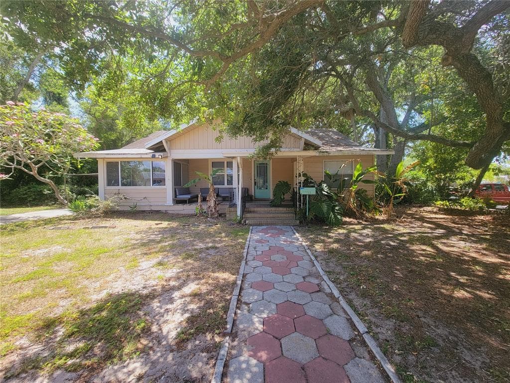 2207 FLORIDA AVENUE S ST PETERSBURG, FL 33705