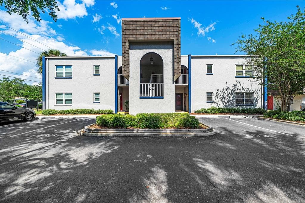 3148 30TH AVENUE N UNIT 105 ST PETERSBURG, FL 33713