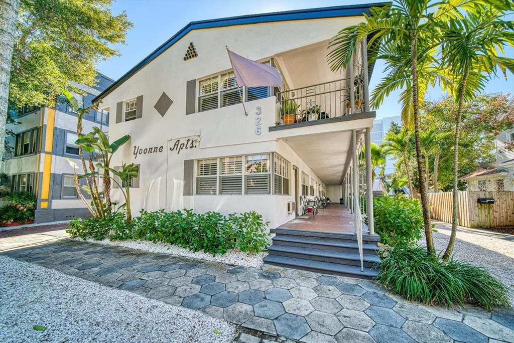 326 8TH AVENUE NE UNIT 8 ST PETERSBURG, FL 33701
