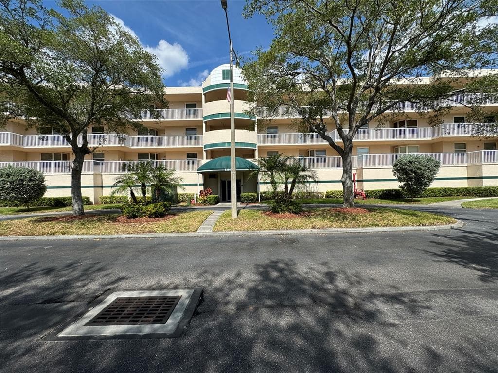 6399 SHORELINE DRIVE UNIT 4205 ST PETERSBURG, FL 33708