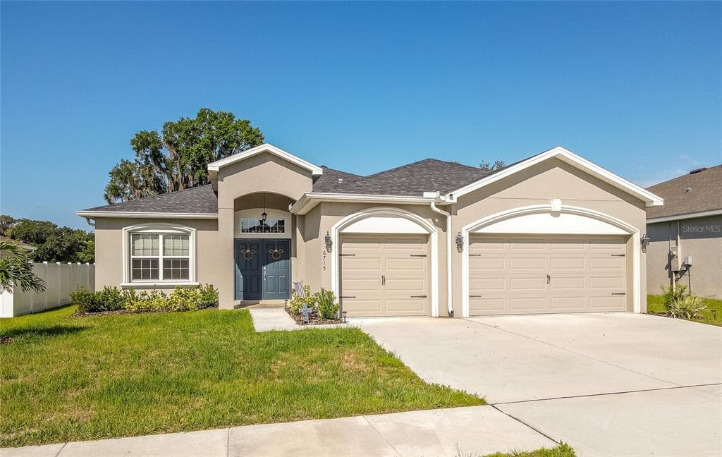 6715 ABBYWOOD LANE ZEPHYRHILLS, FL 33541