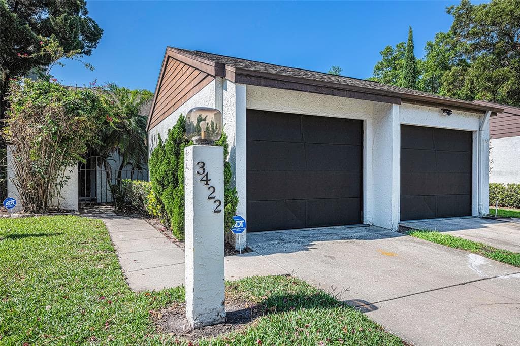 3422 HUNTERS RUN LANE TAMPA, FL 33614
