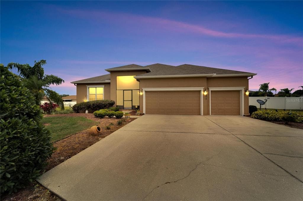 2812 BLACKWATER CREEK DRIVE LAKELAND, FL 33810