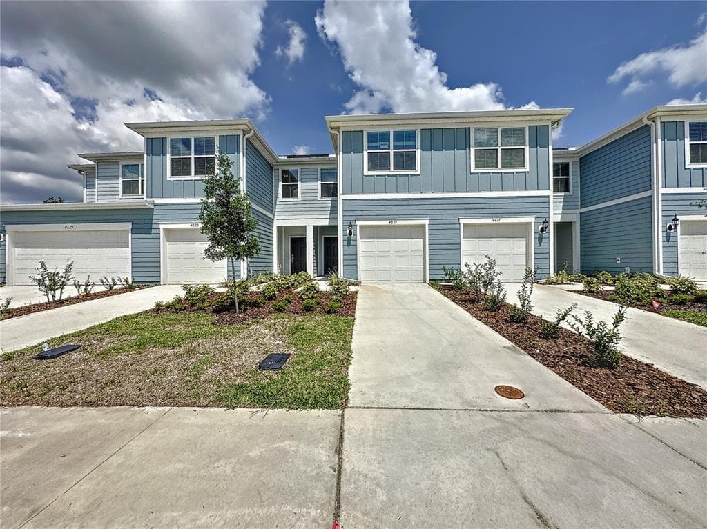 4621 SPARKLING SHELL AVENUE KISSIMMEE, FL 34746