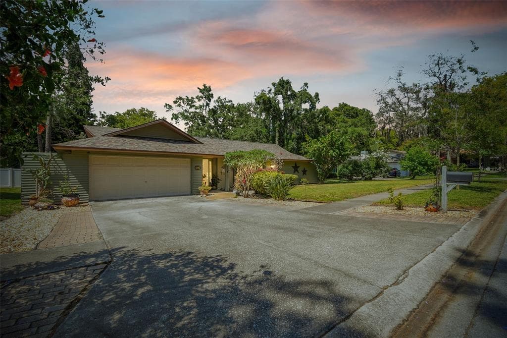844 PARK COURT PALM HARBOR, FL 34683