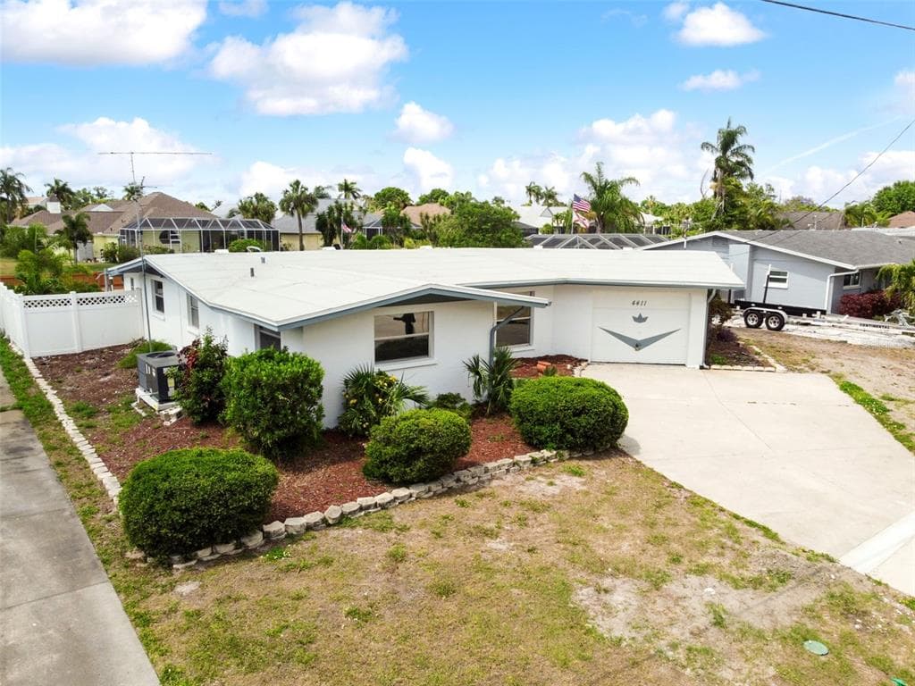 4411 3RD AVENUE E BRADENTON, FL 34208