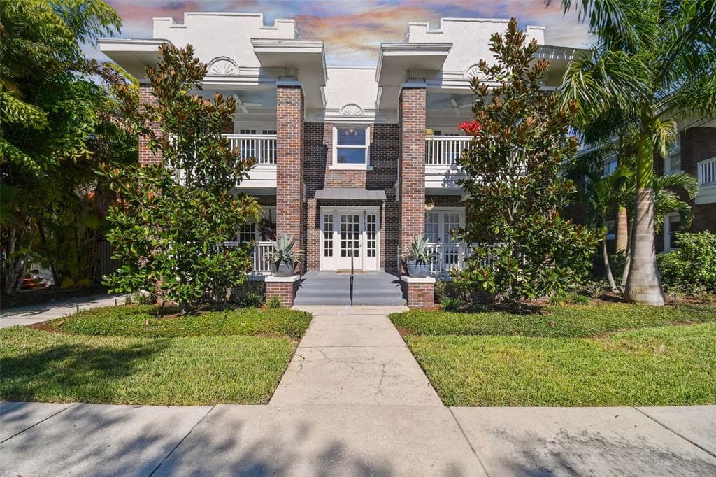 2111 W SOUTHVIEW AVENUE UNIT D TAMPA, FL 33606