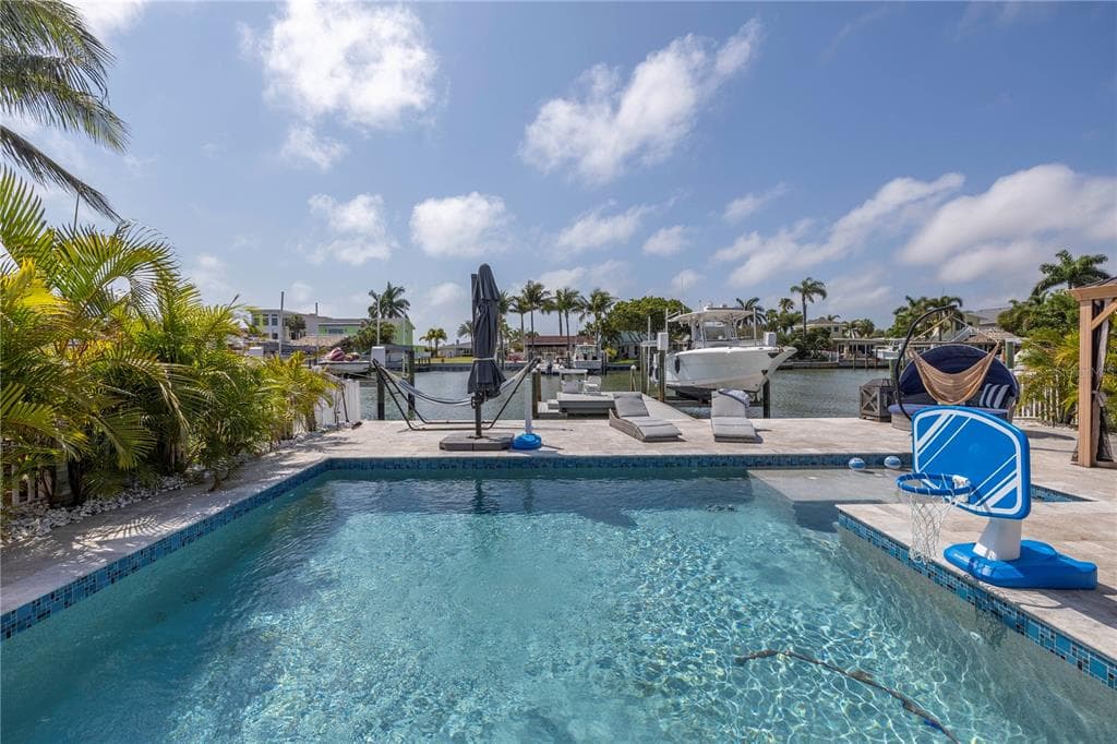 17720 LONG POINT DRIVE REDINGTON SHORES, FL 33708