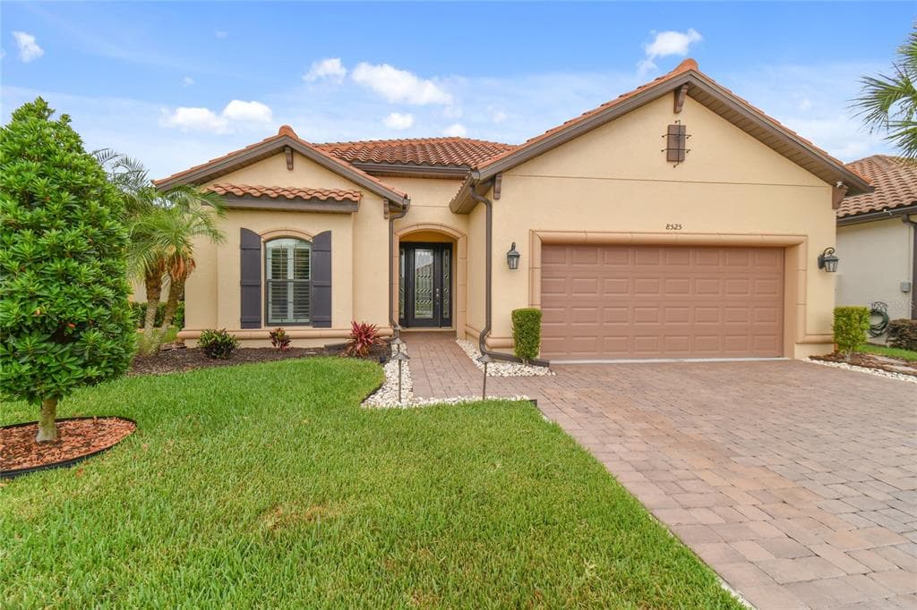 8525 GRAND ALBERATO ROAD TAMPA, FL 33647