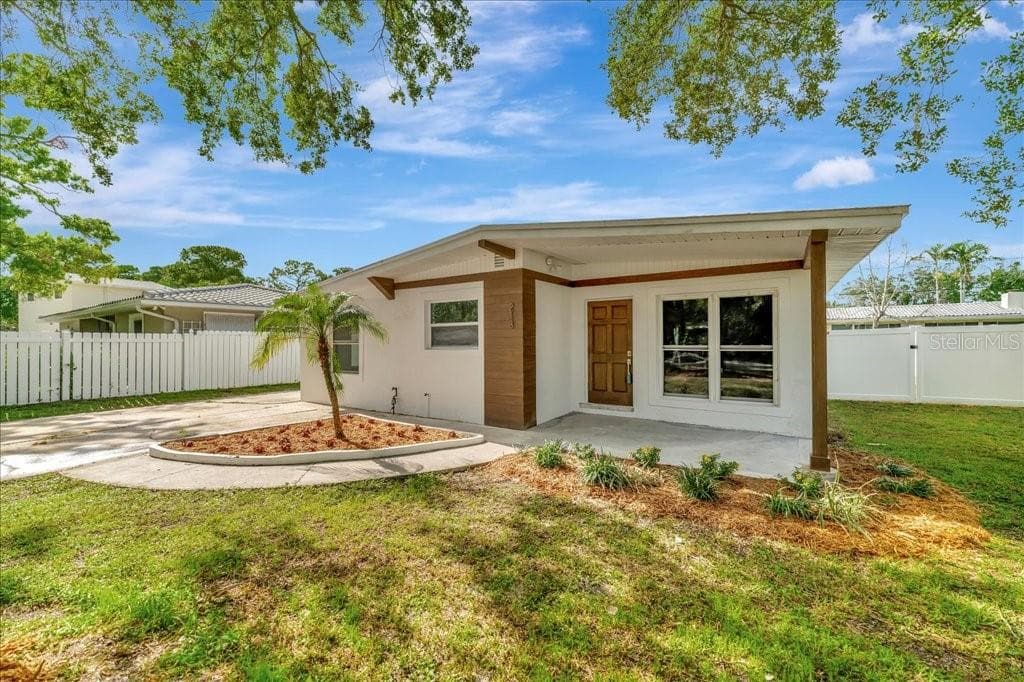 213 89TH AVENUE NE ST PETERSBURG, FL 33702