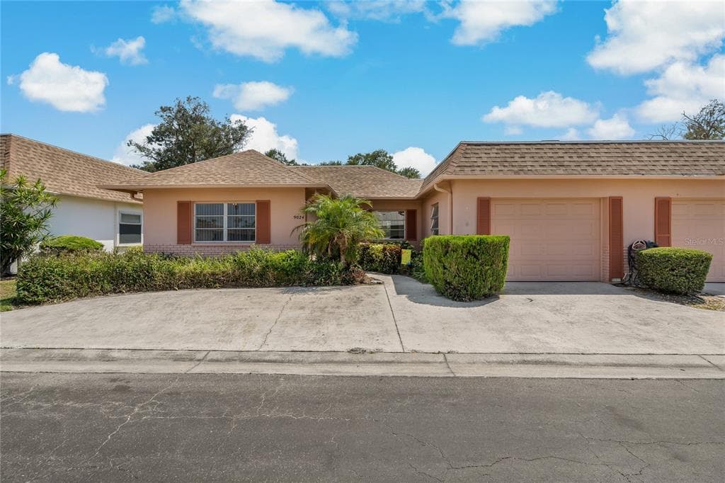 9024 GOLDEN HORSESHOE DRIVE SEMINOLE, FL 33777