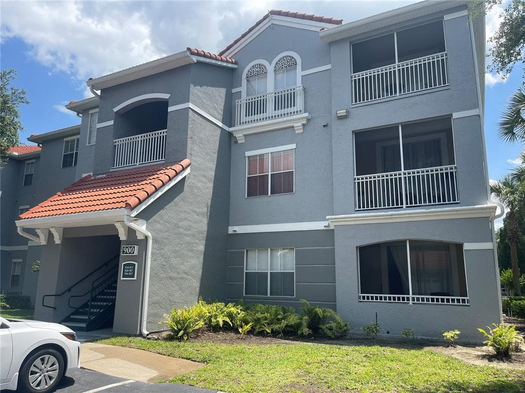 18001 RICHMOND PLACE DRIVE UNIT 925 TAMPA, FL 33647