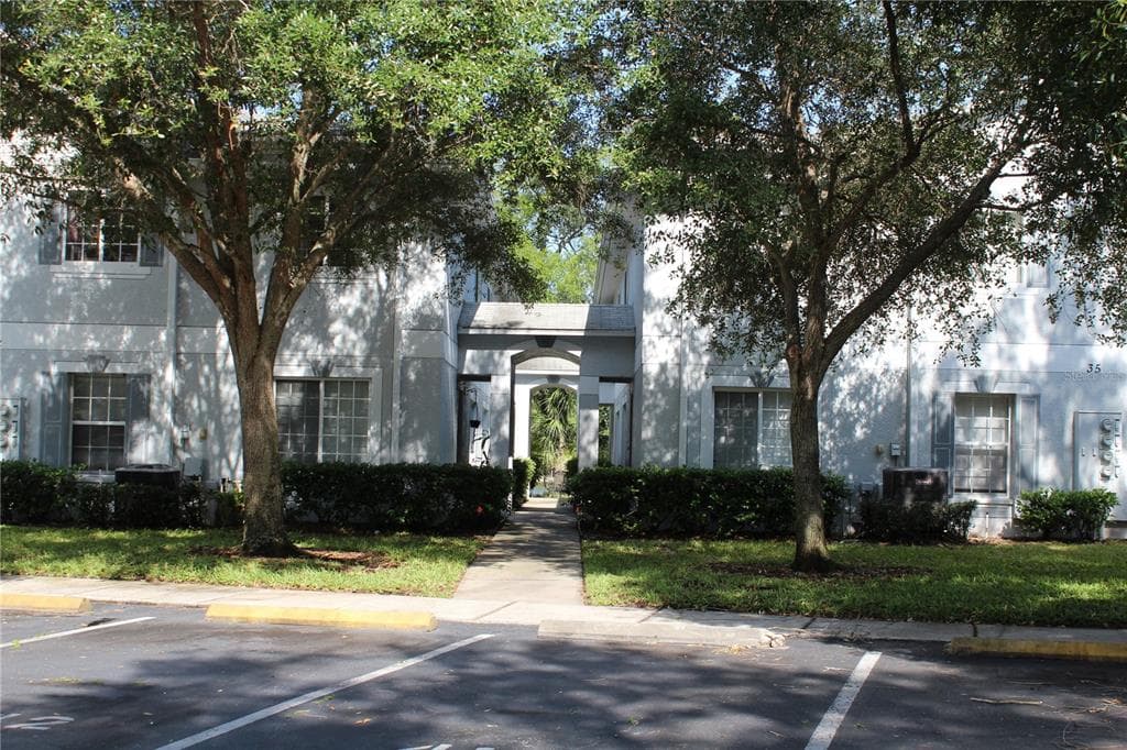 4071 DOLPHIN DRIVE TAMPA, FL 33617