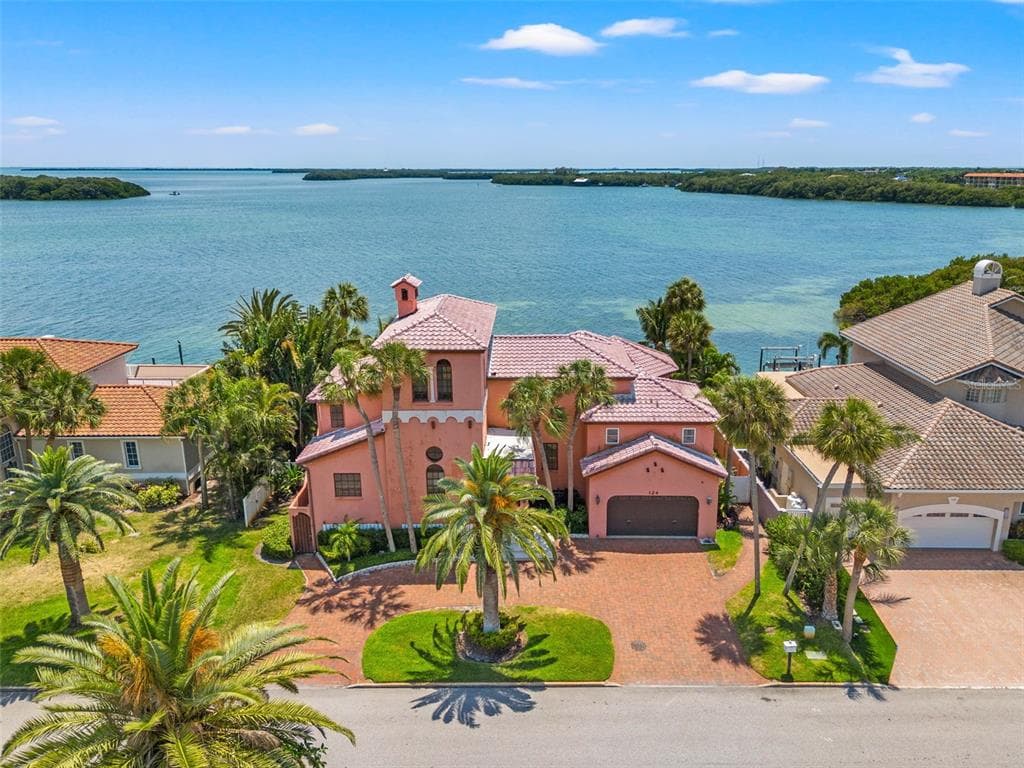 124 SANDS POINT DRIVE TIERRA VERDE, FL 33715