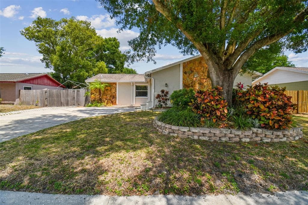 13907 BRIDGEPORT DRIVE TAMPA, FL 33625