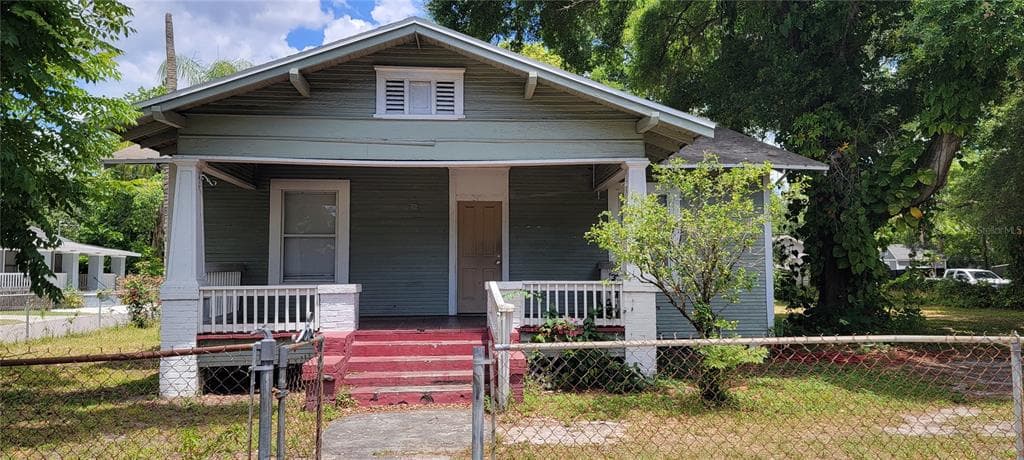 1002 E NORTH BAY ST TAMPA, FL 33603