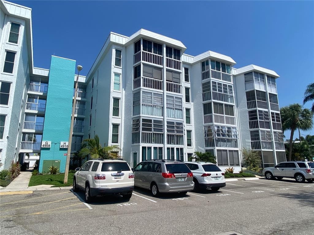 4910 38TH WAY S UNIT 407 ST PETERSBURG, FL 33711