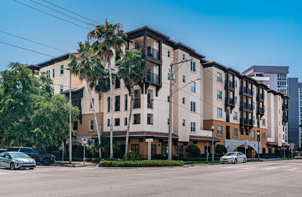 200 4TH AVENUE S UNIT 406 ST PETERSBURG, FL 33701