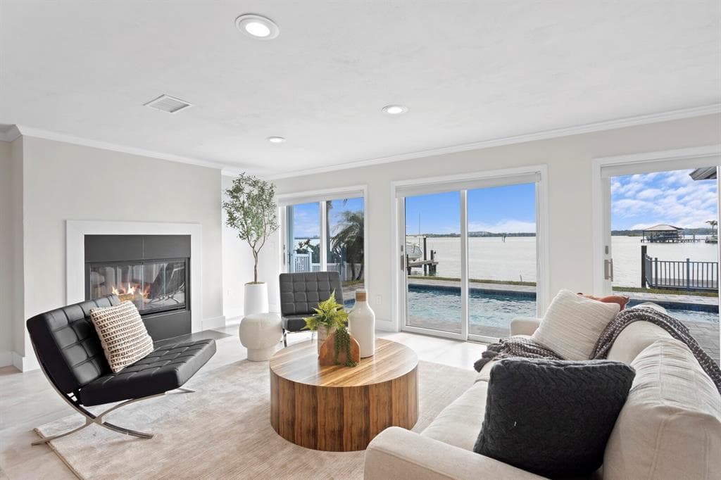 337 MIDWAY ISLAND CLEARWATER BEACH, FL 33767
