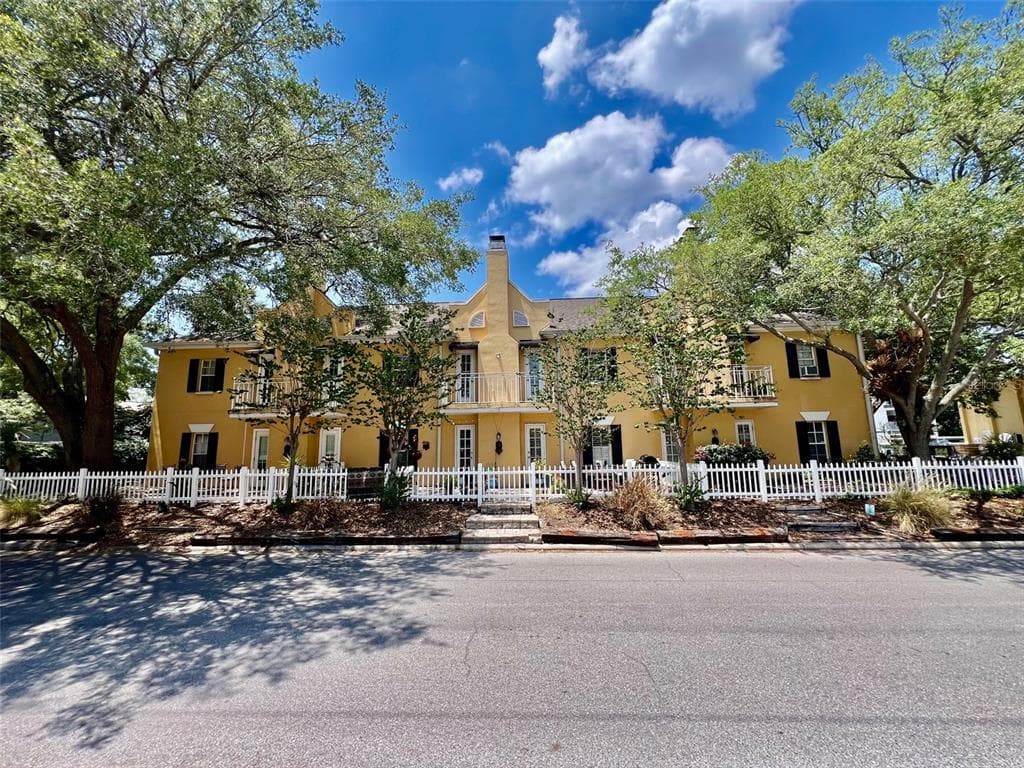 2315 S CLEWIS COURT UNIT 202 TAMPA, FL 33629