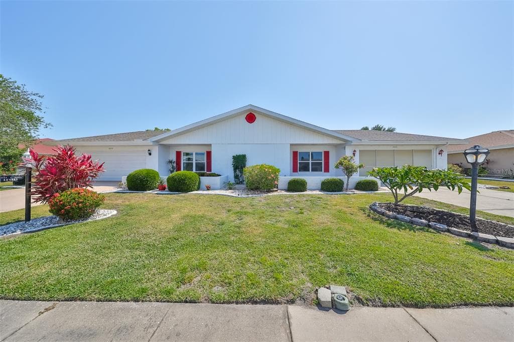 1023 BLUEWATER DRIVE SUN CITY CENTER, FL 33573