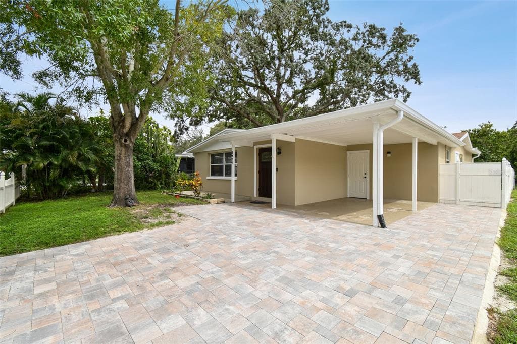 2926 W TYSON AVENUE TAMPA, FL 33611