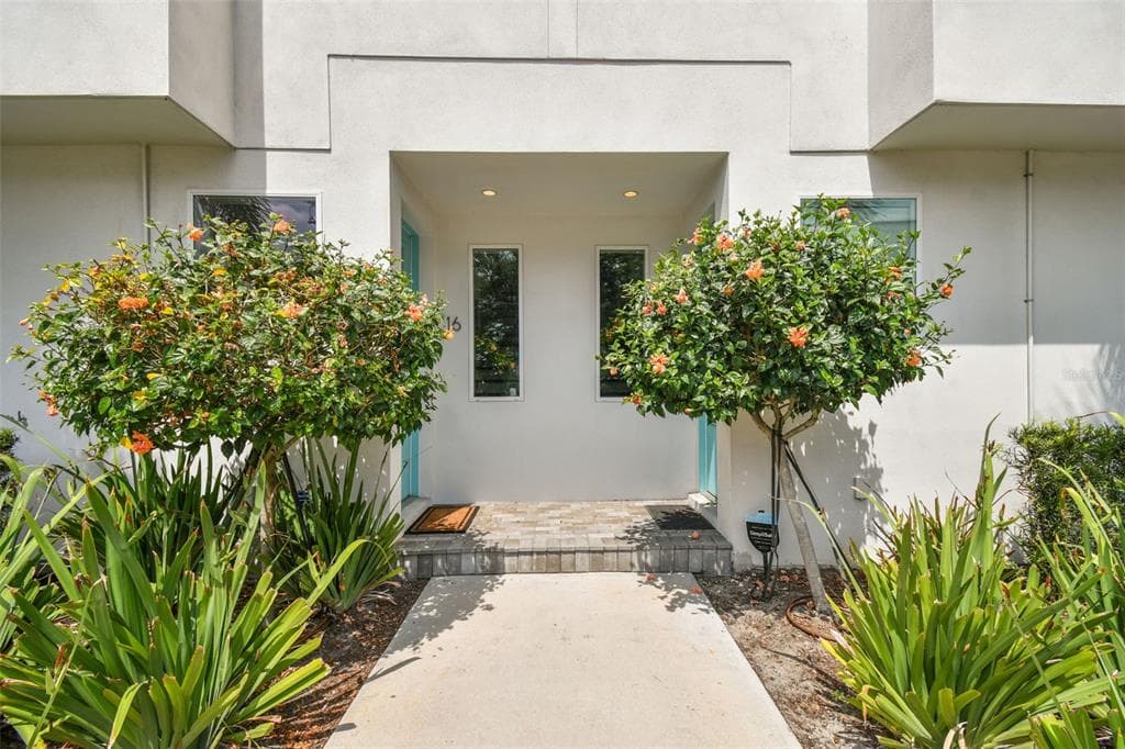 3100 W PAUL AVENUE UNIT 16 TAMPA, FL 33611