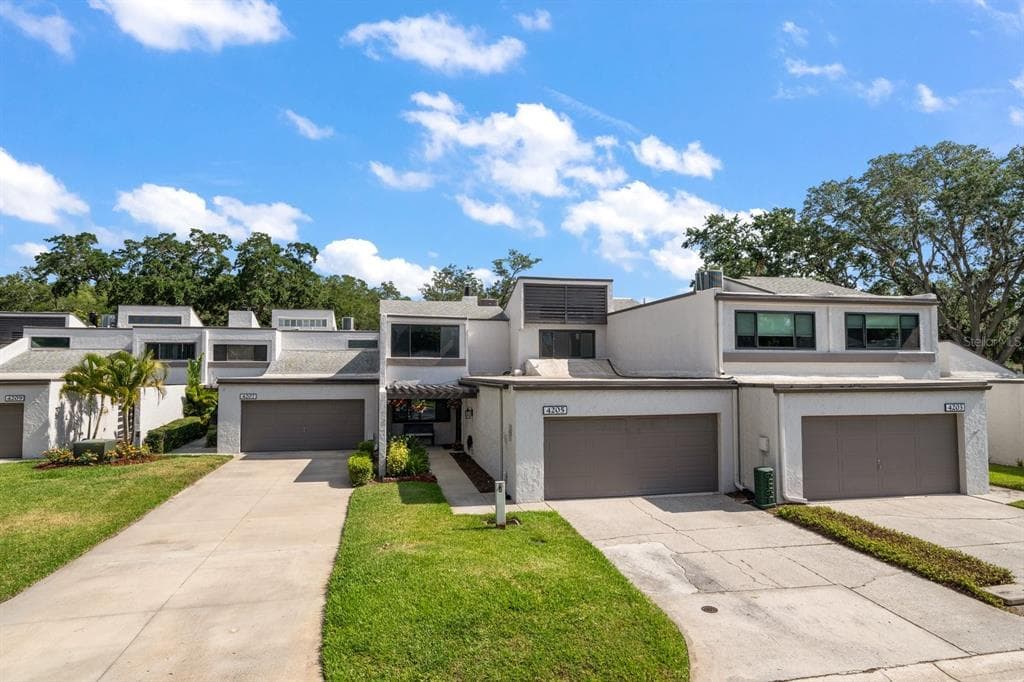 4205 FAIRWAY RUN UNIT 4205 TAMPA, FL 33618