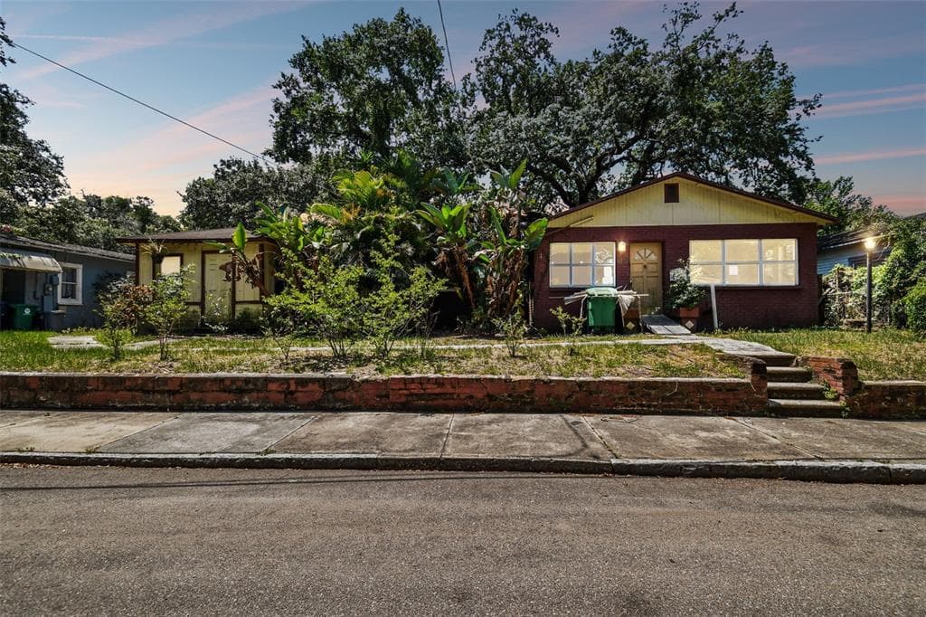 1303 E NEW ORLEANS AVENUE TAMPA, FL 33603