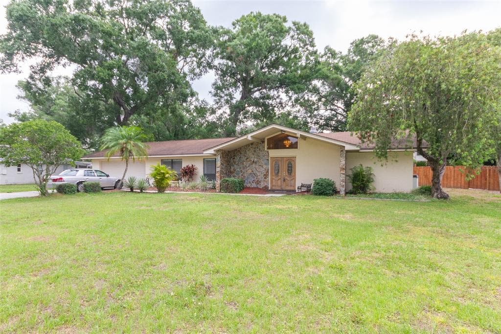 9203 HOLLYRIDGE PLACE TEMPLE TERRACE, FL 33637