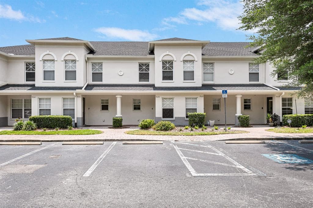 9518 CHARLESBERG DRIVE TAMPA, FL 33635